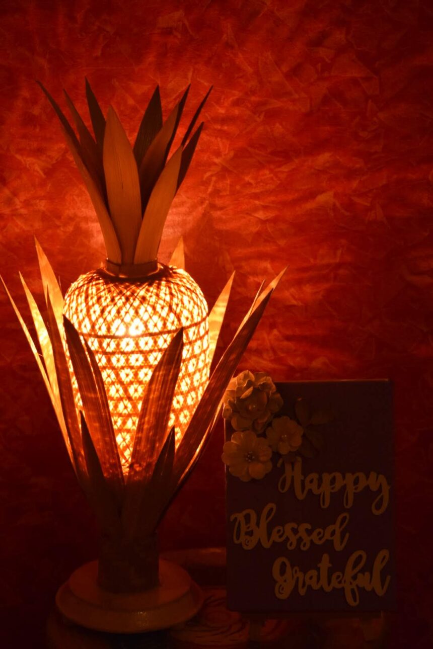 Tropical Glow: Pineapple-shaped Bamboo Lamp