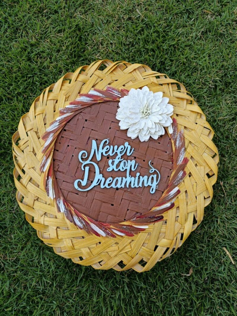 Never stop dreaming - Inspirational Wall Decor