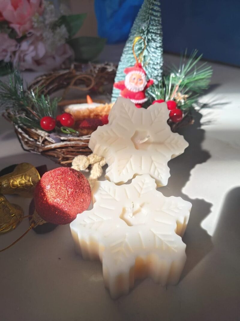 Winter Glow: Handmade Soy Wax Snowflake Candle